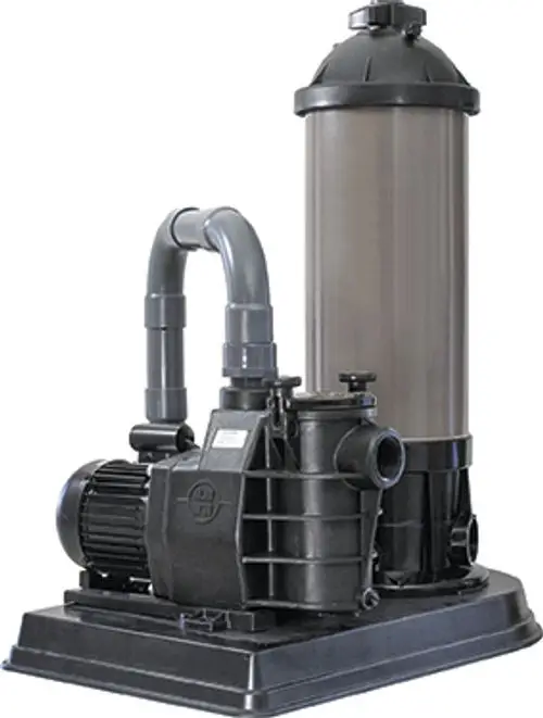 Kompakter Kartuschenfilter von Grünbeck mit einer transparenten Filterkammer und einem motorisierten Pumpensystem zur Wasserfiltration.